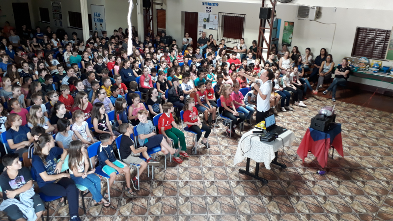 ESCOLA E COMUNIDADE - UMA RELAÇÃO ENCANTADORA